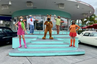 Universal Orlando Character Interactions Now Include Social Distancing (Photos, Video)