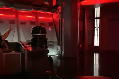 PHOTOS, VIDEO: New Rise of the Resistance Technical Issue Leaves R5 Droids Stuck in “Up” Position with Broken Lights, Guests Being Seated in Back Row to See Star Wars: Galaxy’s Edge Ride