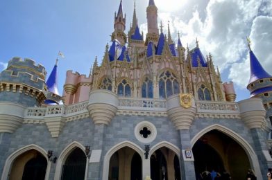 SURPRISE! Cinderella’s Royal Table Opened Early with a 5 Minute Wait in Disney World!