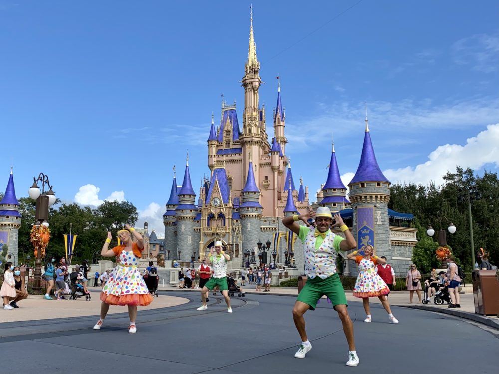 PHOTO REPORT: Magic Kingdom 10/22/20 (Wishes Come True Blue Color Trend Debuts, Glow And Bubble Cart Returns, Construction Updates, and More)