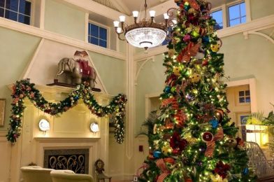 PHOTOS – Beautiful Holiday Decorations Arrive at Disney’s Boardwalk Resort