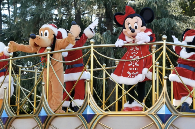 VIDEO: Watch the NEW Christmas Version of the Mickey & Friends Greeting Parade at Tokyo Disneyland