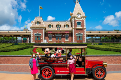 PHOTOS: Hong Kong Disneyland Opens Its Gorgeous Castle of Magical Dreams!