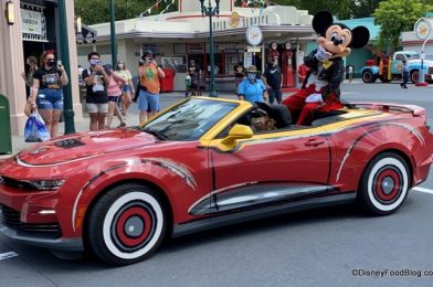 Video: Watch Santa Ride in STYLE in Disney’s Hollywood Studios!