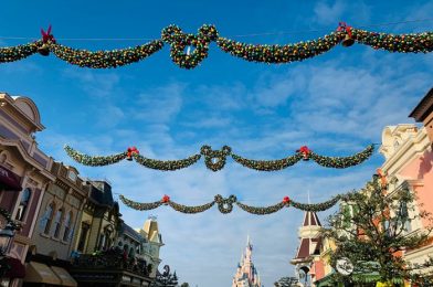 VIDEO: Watch the Disneyland Paris Christmas Parade Without Leaving Your Couch!