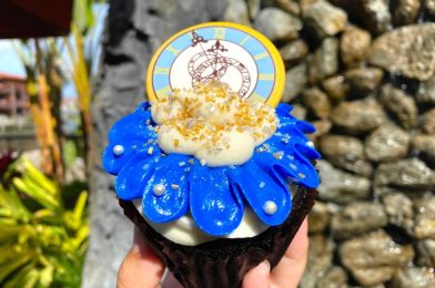 REVIEW: New Year’s Eve Strawberry Champagne Cupcake at Disney’s Polynesian Village Resort is Worth a Toast