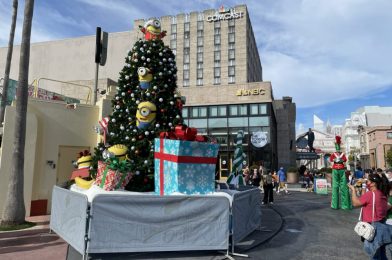 PHOTO REPORT: Universal Orlando Resort 12/13/20 (Minions Christmas Float, Personalized Ornaments, Weekend Crowds, and More)