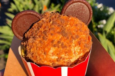 REVIEW – The Peanut Butter Crunch Cupcake Returns to Hollywood Studios and It is a Must-Eat