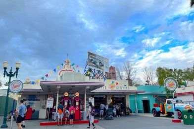 A Shake in Hollywood Studios Totally Forgot That Christmas Ended MONTHS Ago!