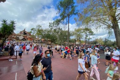 PHOTOS AND VIDEOS: Here’s Why We Warn You To Avoid Holiday Weekends in Disney World