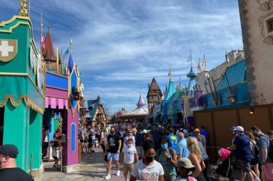 PHOTOS – Long Extended Queues are BACK at Magic Kingdom, Plus Adorable Balloons