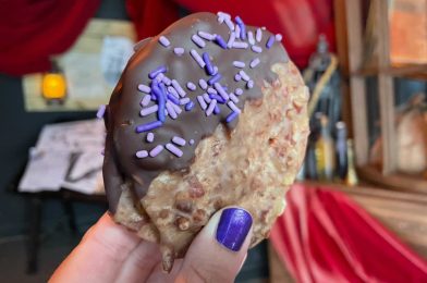 REVIEW: Salted Caramel Praline Sandwich from the Mardi Gras Tribute Store at Universal Studios Florida