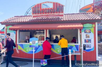 REVIEW: A Disneyland Food Booth is Serving Up An ICONIC New Orleans Dish!