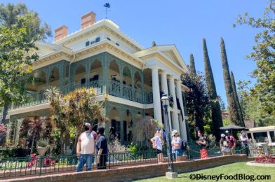 Review: The Bloody Haunted Mansion Wedding Cake Is BACK in Disneyland