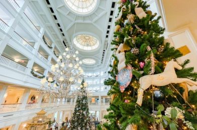 PHOTOS: How Many Characters Can You Spot in This Disney World Hotel’s Christmas Tree?