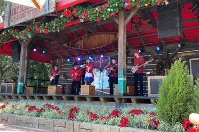 PHOTOS, VIDEO: The Canadian Holiday Voyageurs Now Performing At 2021 EPCOT International Festival of the Holidays