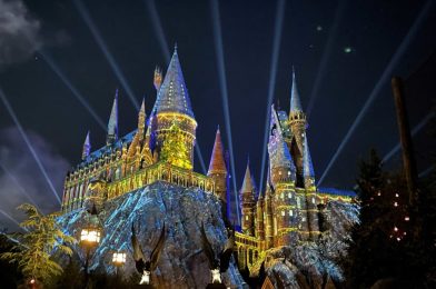 PHOTOS, VIDEO: The Magic of Christmas at Hogwarts Castle Nighttime Show Returns for the 2021 Holiday Season at Universal Orlando Resort