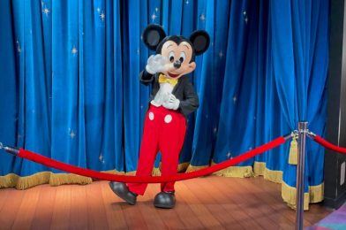 PHOTOS, VIDEO: Mickey Returns to EPCOT for Character Sighting at Magic Eye Theater