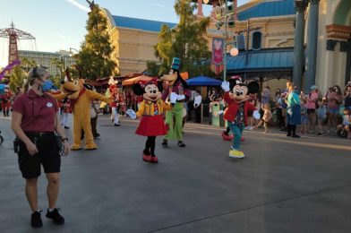 PHOTOS, VIDEO: Mickey’s Happy Holiday Cavalcade Steps Off at Disney California Adventure