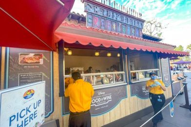 REVIEW: Pretzel Bun and Cheddar Cheese Sauce? That’s All We Needed to Know, Disneyland. We’re In!