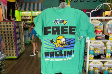 New Minions Tee Falls Into Universal Orlando Resort