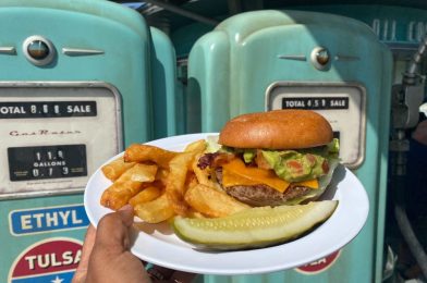 REVIEW: Seriously Spicy Guacamole Bacon Cheeseburger at Flo’s V8 Cafe in Disney California Adventure