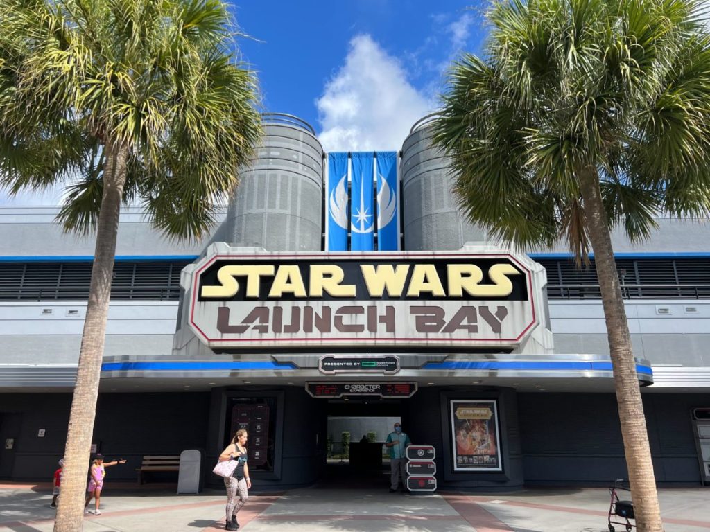 Photos, Video: Bb-8 Rolls Back Into Star Wars Launch Bay At Disney’s 