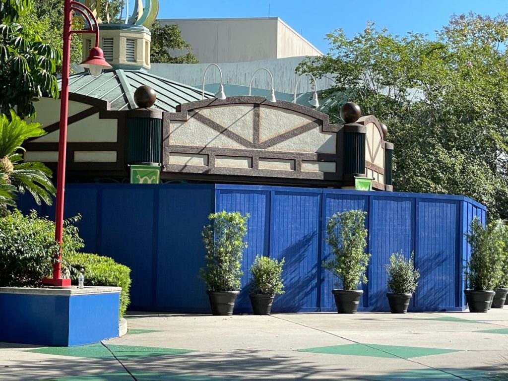 Banners Added to New Shrek and Donkey Meet & Greet Location in ...