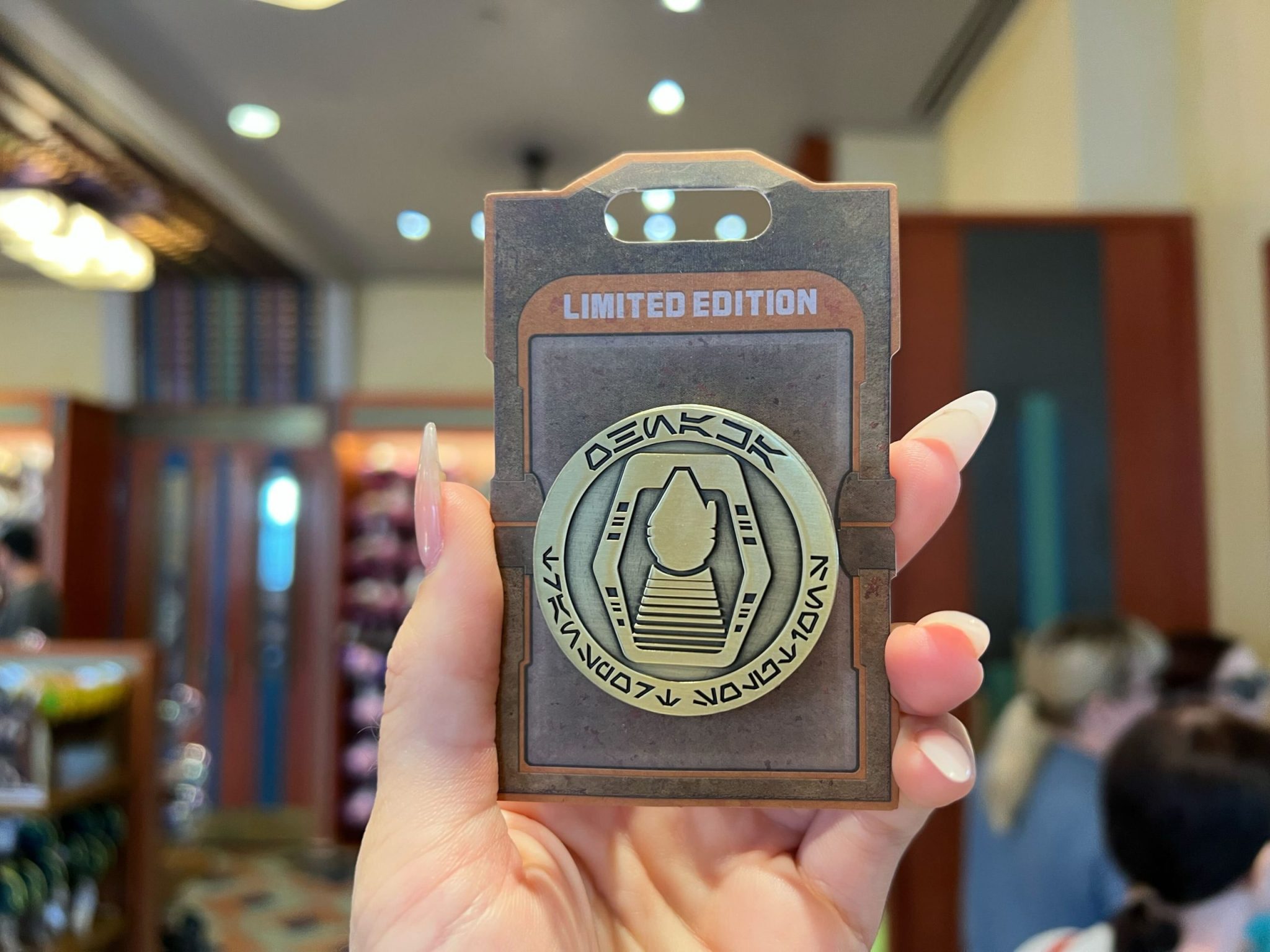 Limited Edition Star Wars: Galaxy’s Edge Black Spire Outpost ‘Ohnaka ...