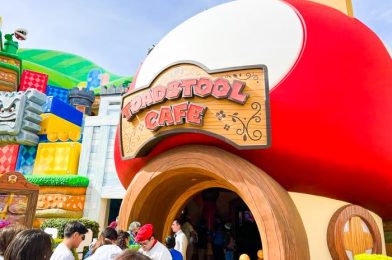 REVIEW: You’ve Never Seen Food Like THIS at a Theme Park!