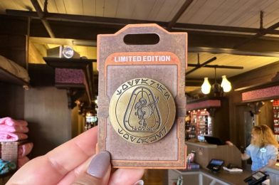 Newest Star Wars: Galaxy’s Edge Pin at Walt Disney World Features Toydarian Toymaker