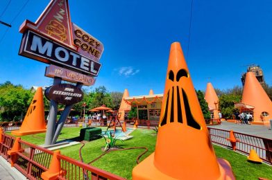 REVIEW: New Candy Corn Churro and Returnin’ Slow Burnin’ Mac & Cheese Cone Roll Into Cozy Cone Motel for Halloween in Disney California Adventure