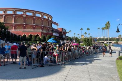 REVIEW: UOAP Passholder Night Returns with Huge Crowds, Nighttime Lights at Hogwarts Castle, Specialty Food and Drinks, & More