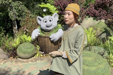 PHOTOS, VIDEO: Mossi the Baby Troll Interactive Puppet Character Debuts at World of Frozen