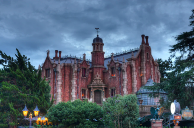 We’re SUPER Jealous of This Cool Haunted Mansion Experience