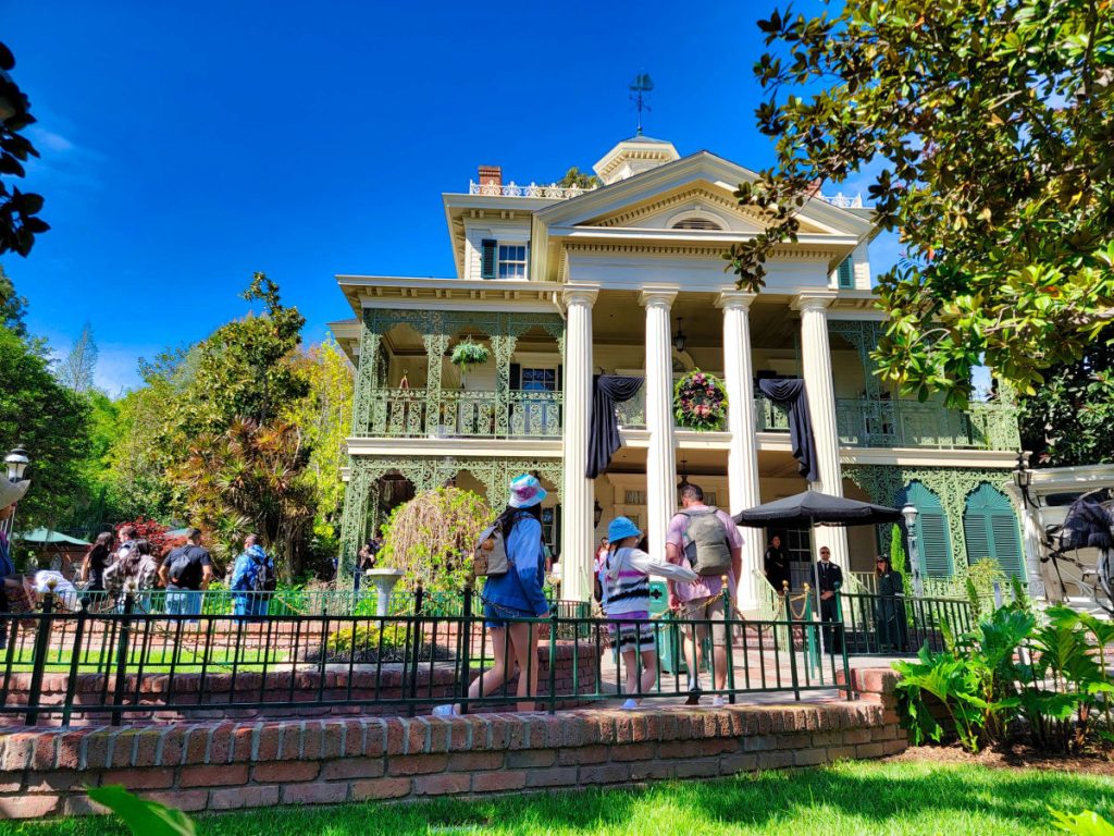 Haunted Mansion to Close for Expanded Grounds Refurbishment in January