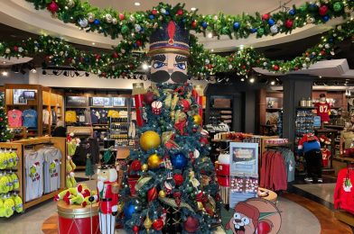 PHOTOS, VIDEO: Jurassic Park 30th Anniversary, Retro Attraction Ride Vehicles, and More Themed Trees on the Holiday Tree Hunt 2023 at Universal Orlando Resort