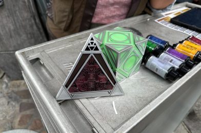 New Jedi & Sith Holocrons and Kyber Crystals at Star Wars: Galaxy’s Edge in Disneyland