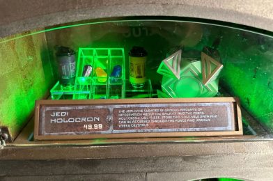 New Jedi & Sith Holocrons, Kyber Crystals, and Mystery Treasures at Dok-Ondar’s in Disney’s Hollywood Studios