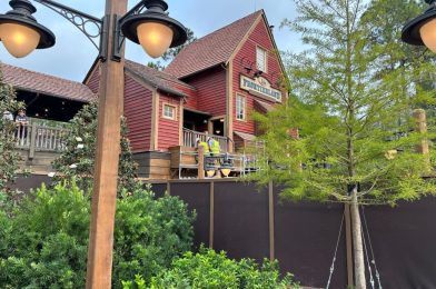 Tiana’s Bayou Adventure Crews Prepare to Install Queue Signs at Magic Kingdom