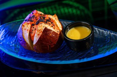 BREAKING: ‘Real Food’ Has Finally Landed at Oga’s Cantina in Star Wars: Galaxy’s Edge at Walt Disney World