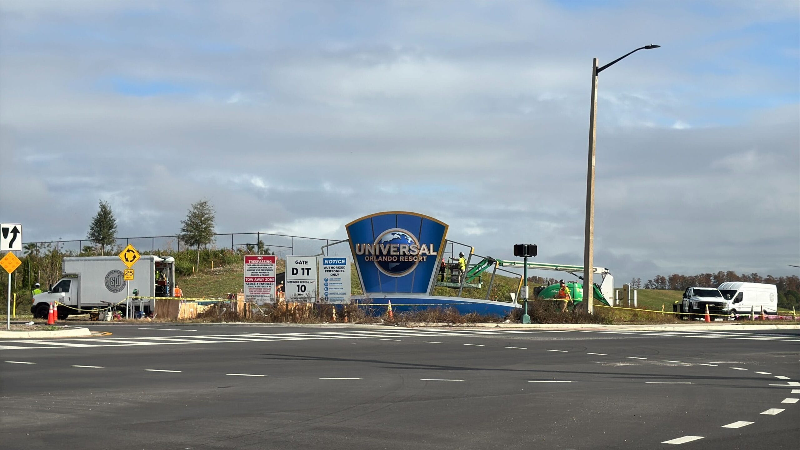 First New Universal Orlando Resort Sign Installed Near Epic Universe ...